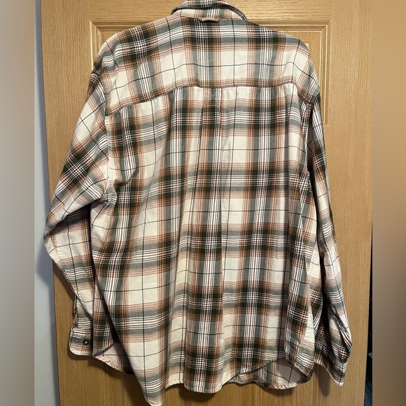 Eddie Bauer Men's Double Pocket Plaid Flannel Button Down Shirt - Picture 11 of 11